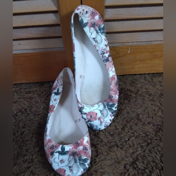 Flats - Picture 2 of 2